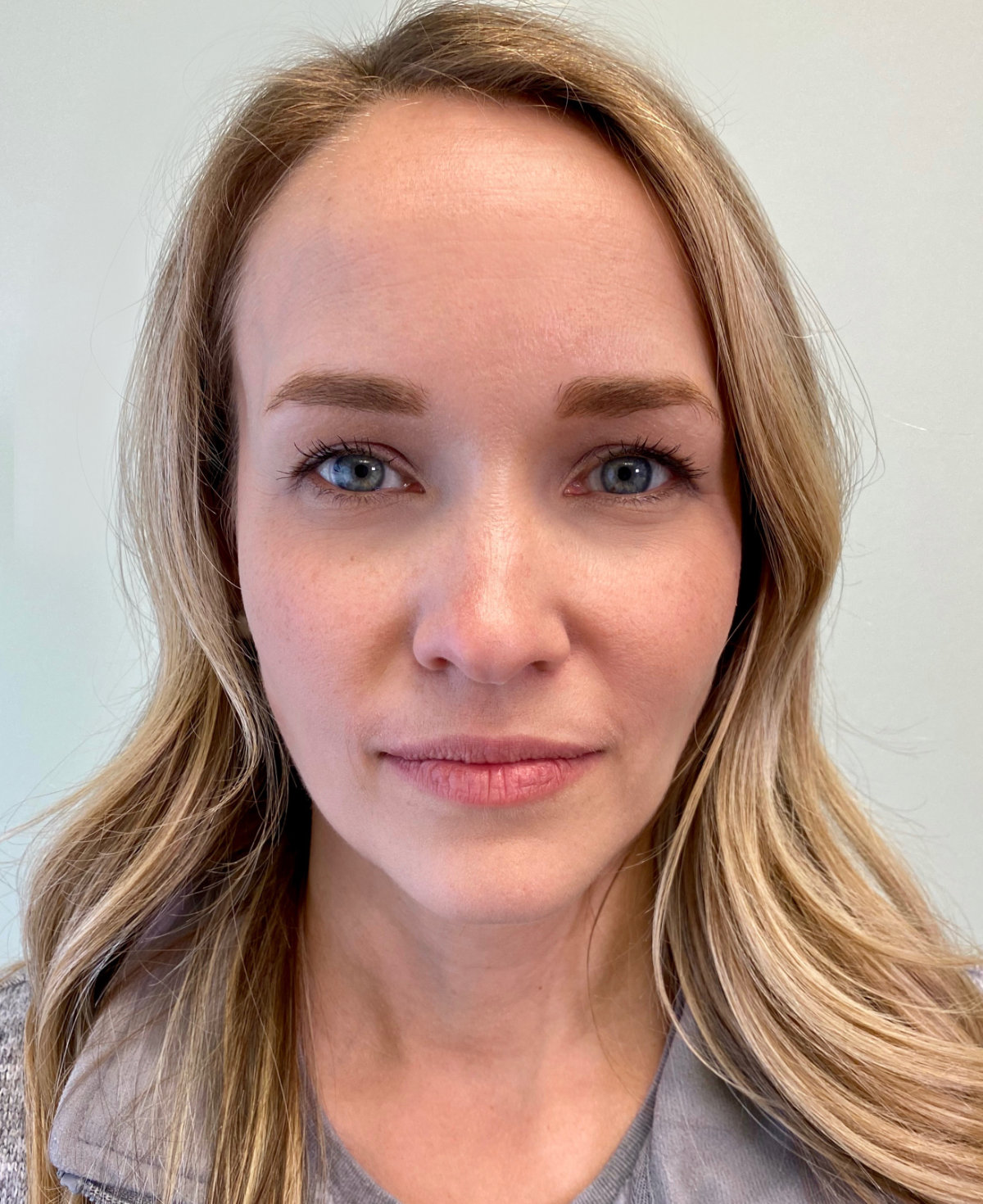 Example photo: relaxed face, facing the camera